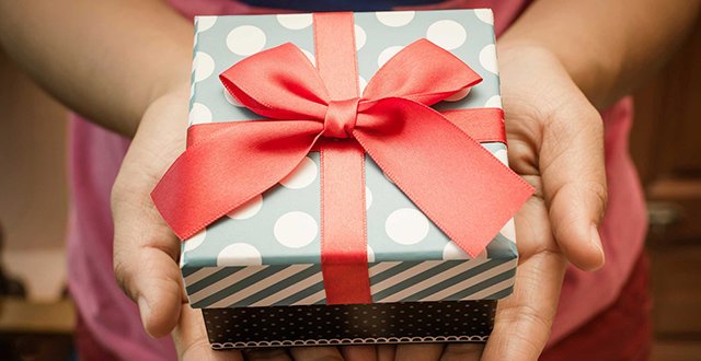 Ideas for Social Distancing-Compatible Gift Giving with WhitePreGifts 1