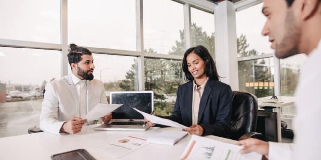 3 Ways A Commercial Real Estate Broker Is Helpful 1